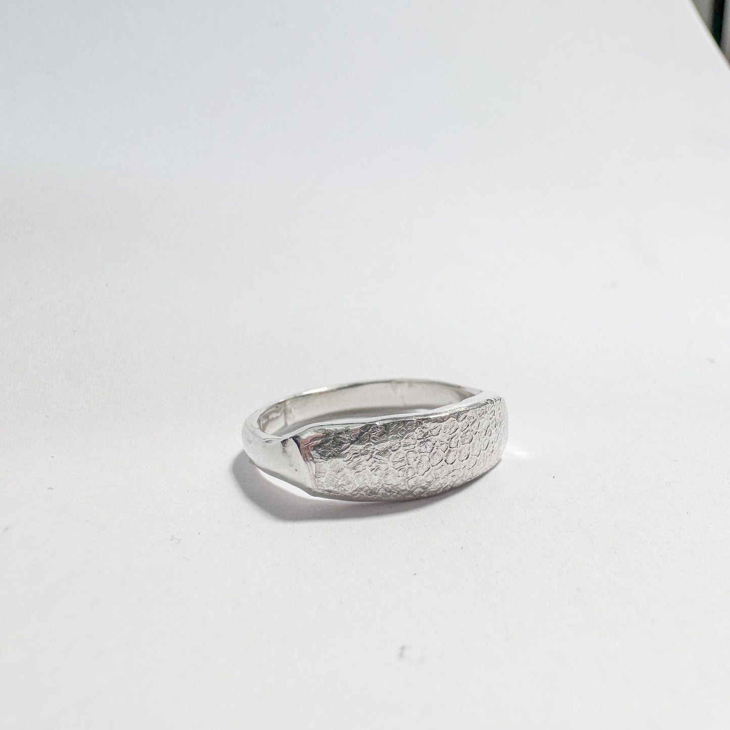 Bar dog nose print ring